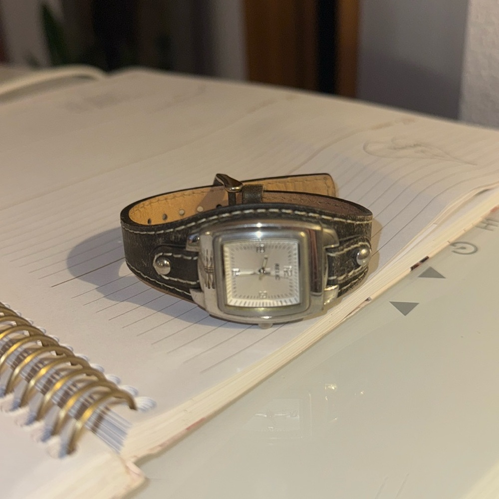 Relic by Fossil Fuels watch brown leather band silver case dial needs battery